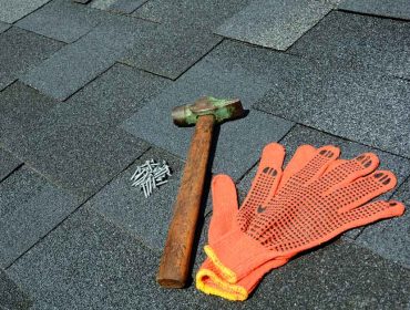 DIYers vs. Pros: Why Roof Repairs Aren’t for Rookies